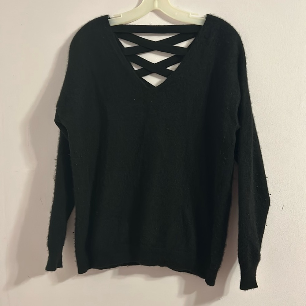 Black cashmere sweater by aqua in Bloomingdale’s size Small